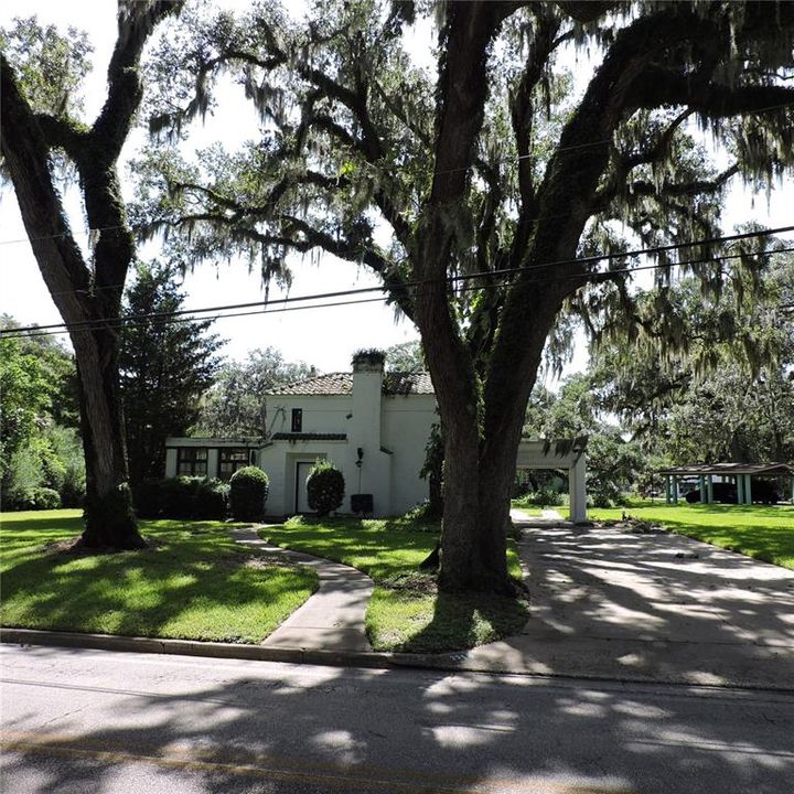 Activo con contrato: $420,000 (4 camas, 2 baños, 2793 Pies cuadrados)