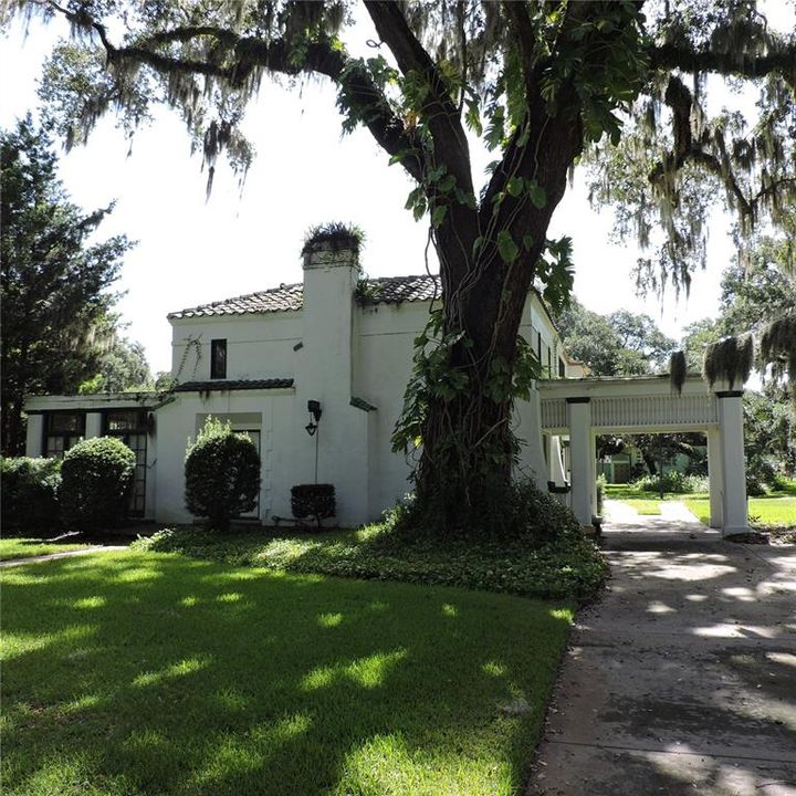 Activo con contrato: $420,000 (4 camas, 2 baños, 2793 Pies cuadrados)