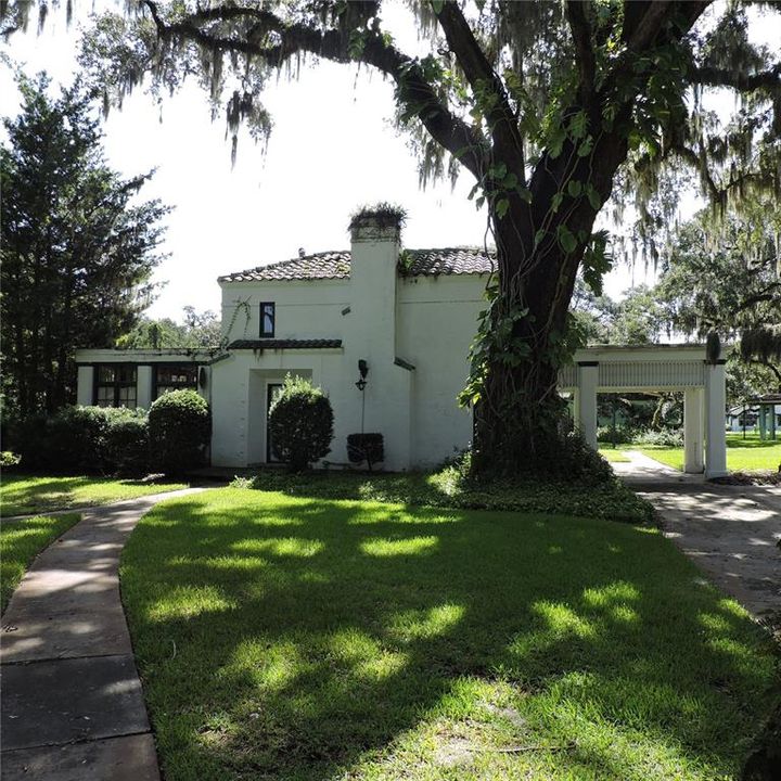 Activo con contrato: $420,000 (4 camas, 2 baños, 2793 Pies cuadrados)