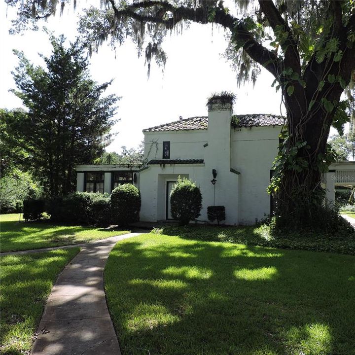 Activo con contrato: $420,000 (4 camas, 2 baños, 2793 Pies cuadrados)