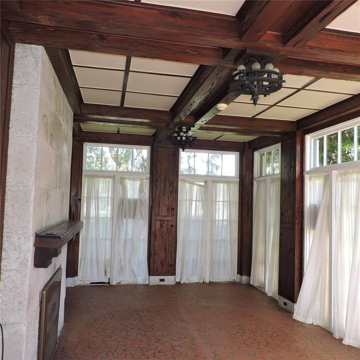 Activo con contrato: $420,000 (4 camas, 2 baños, 2793 Pies cuadrados)