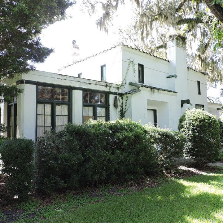 Activo con contrato: $420,000 (4 camas, 2 baños, 2793 Pies cuadrados)