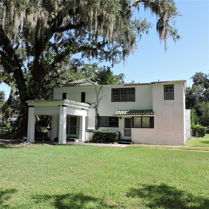 Activo con contrato: $420,000 (4 camas, 2 baños, 2793 Pies cuadrados)