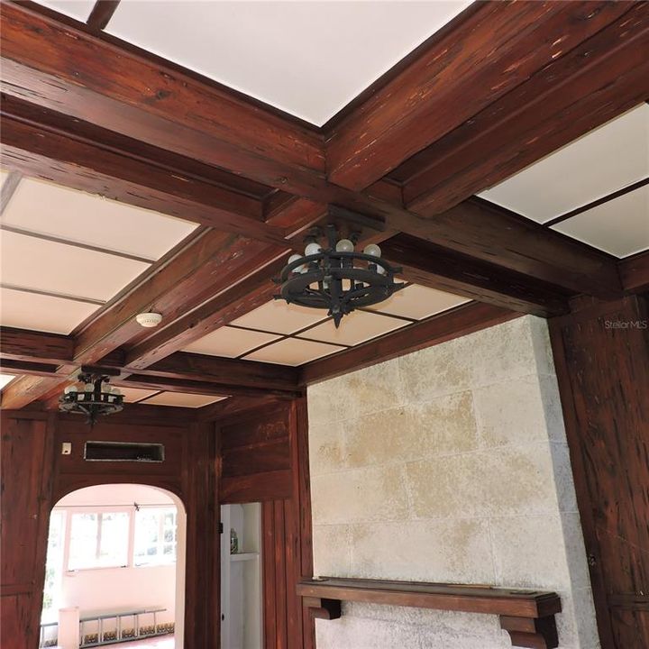 Activo con contrato: $420,000 (4 camas, 2 baños, 2793 Pies cuadrados)