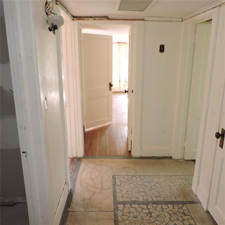 Activo con contrato: $420,000 (4 camas, 2 baños, 2793 Pies cuadrados)