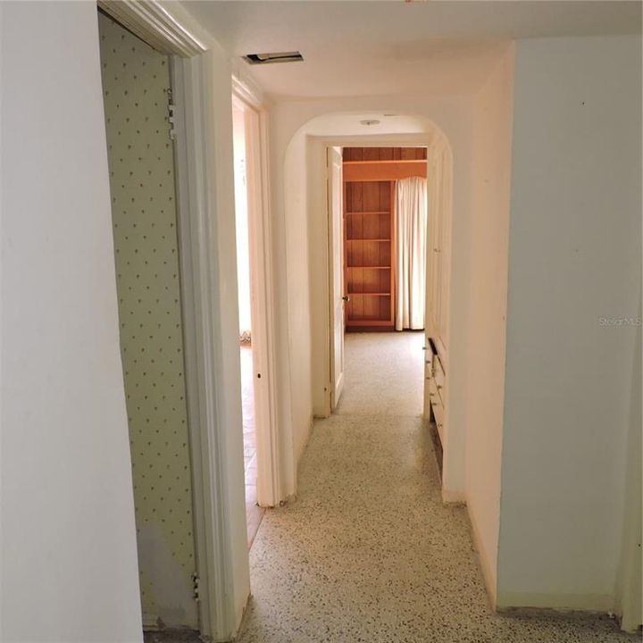 Activo con contrato: $420,000 (4 camas, 2 baños, 2793 Pies cuadrados)