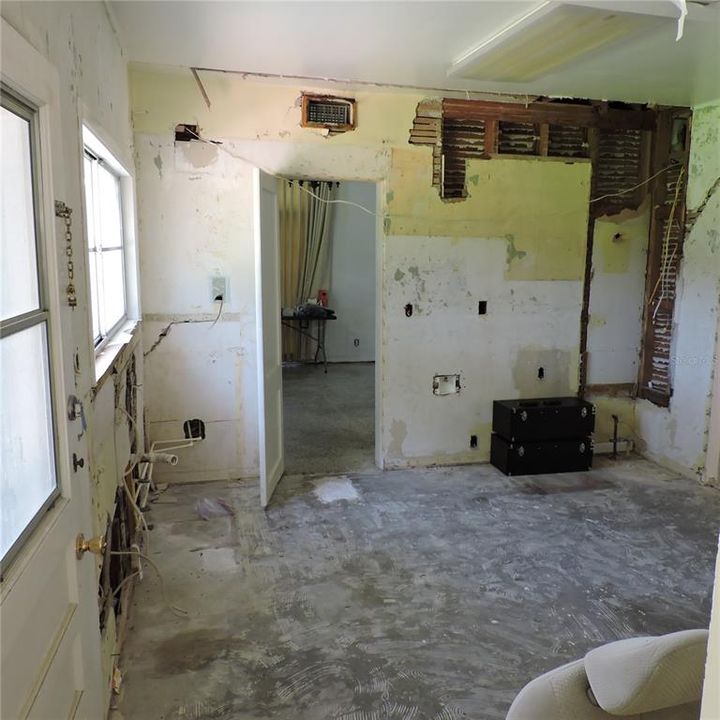 Activo con contrato: $420,000 (4 camas, 2 baños, 2793 Pies cuadrados)