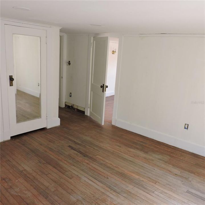 Activo con contrato: $420,000 (4 camas, 2 baños, 2793 Pies cuadrados)