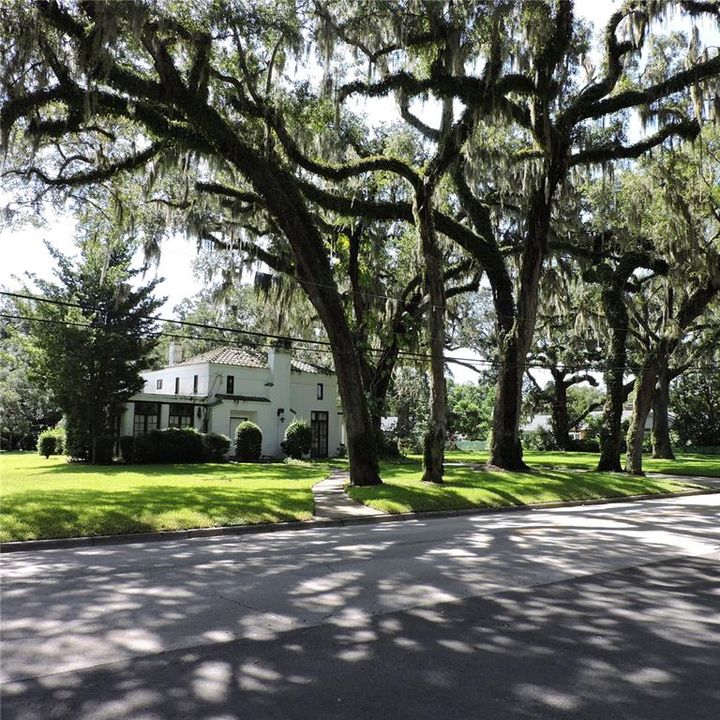 Activo con contrato: $420,000 (4 camas, 2 baños, 2793 Pies cuadrados)