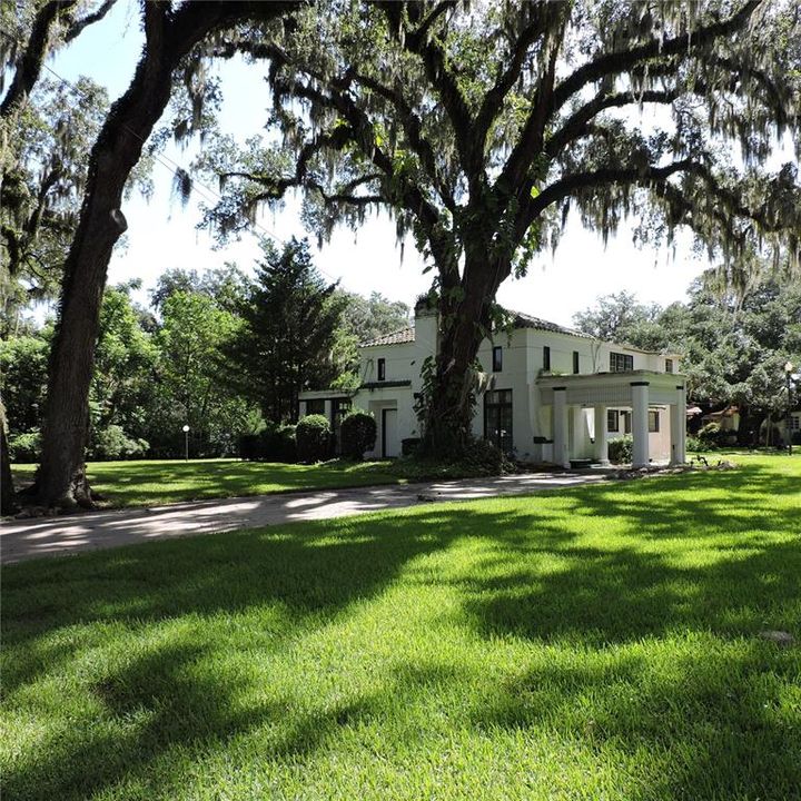 Activo con contrato: $420,000 (4 camas, 2 baños, 2793 Pies cuadrados)