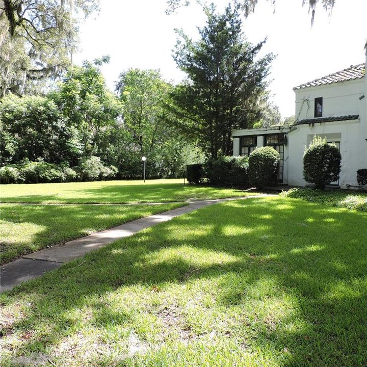 Activo con contrato: $420,000 (4 camas, 2 baños, 2793 Pies cuadrados)