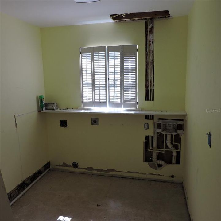 Activo con contrato: $420,000 (4 camas, 2 baños, 2793 Pies cuadrados)