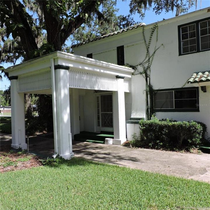 Activo con contrato: $420,000 (4 camas, 2 baños, 2793 Pies cuadrados)