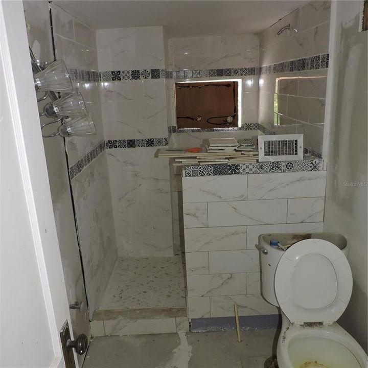 Activo con contrato: $420,000 (4 camas, 2 baños, 2793 Pies cuadrados)