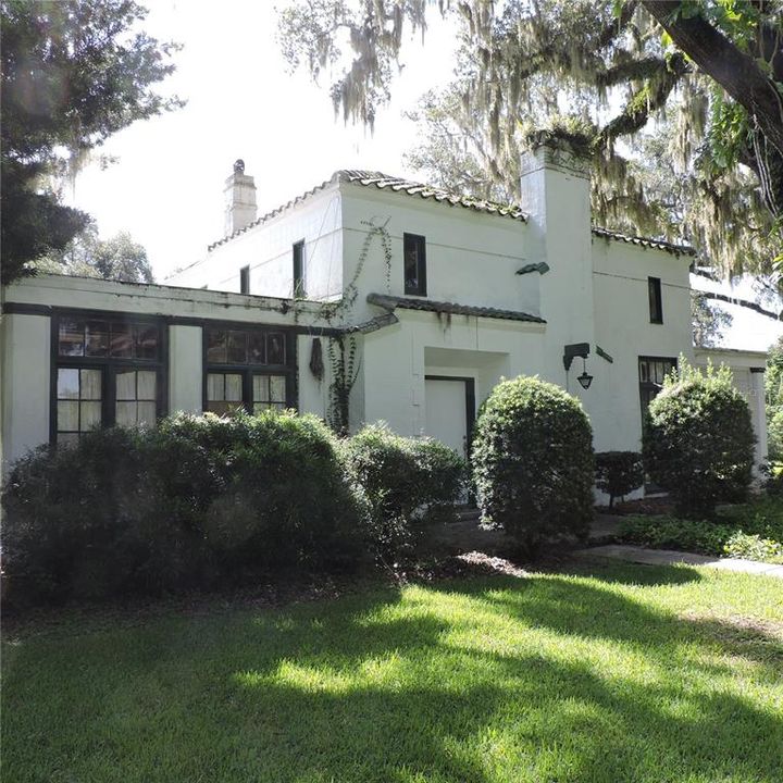 Activo con contrato: $420,000 (4 camas, 2 baños, 2793 Pies cuadrados)