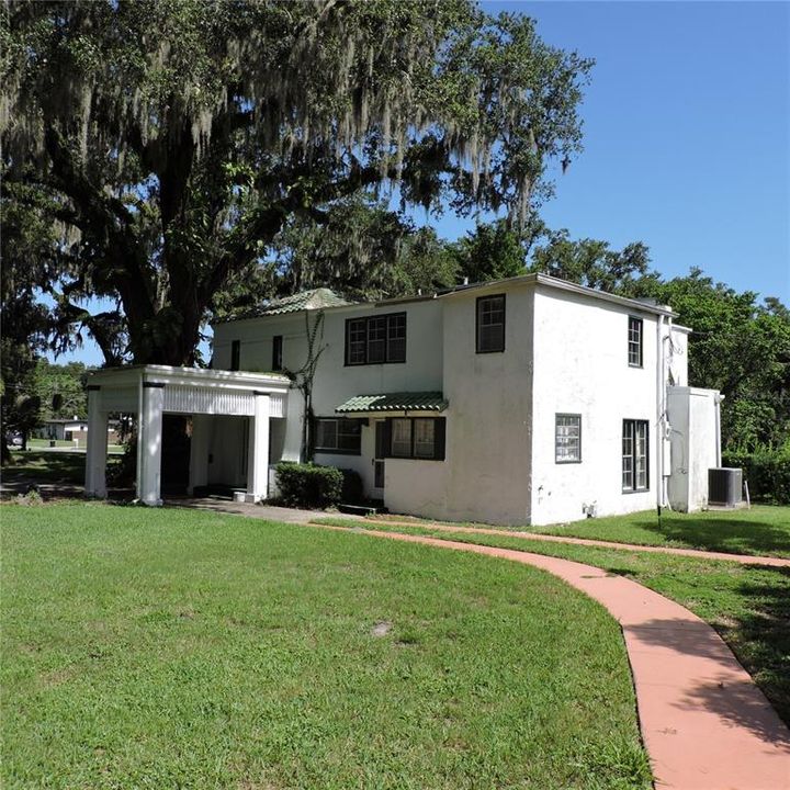 Activo con contrato: $420,000 (4 camas, 2 baños, 2793 Pies cuadrados)