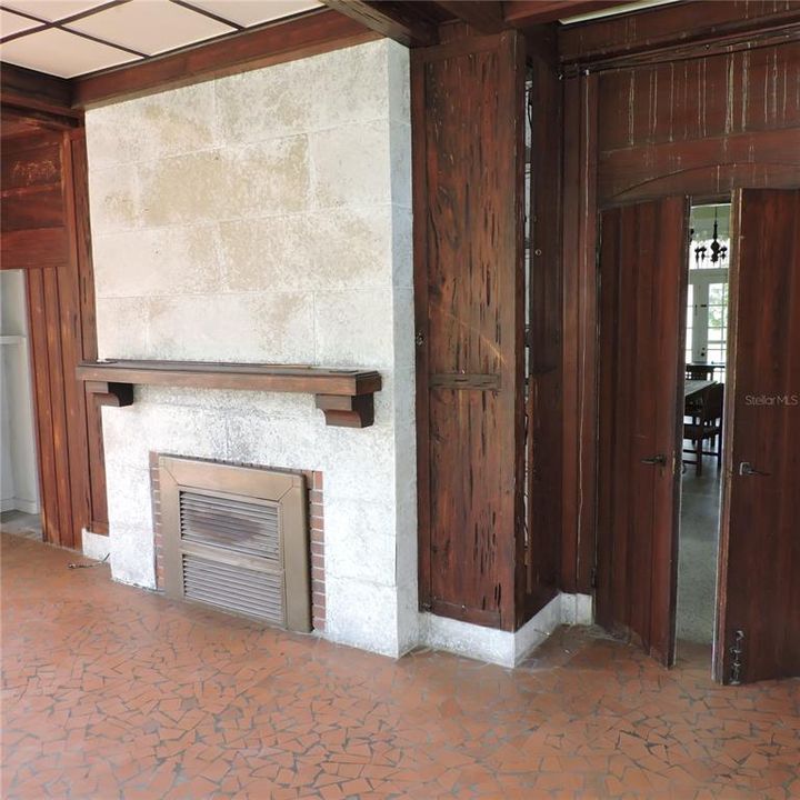 Activo con contrato: $420,000 (4 camas, 2 baños, 2793 Pies cuadrados)