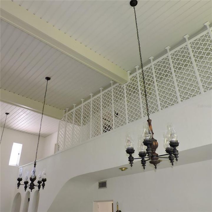 Activo con contrato: $420,000 (4 camas, 2 baños, 2793 Pies cuadrados)