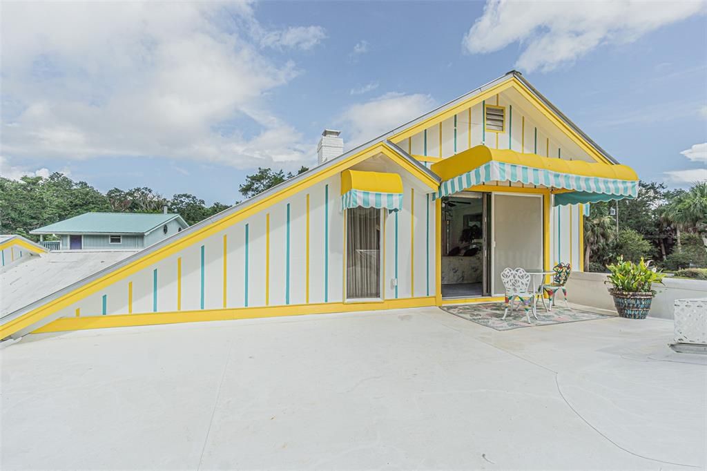 For Sale: $1,300,000 (3 beds, 2 baths, 2343 Square Feet)