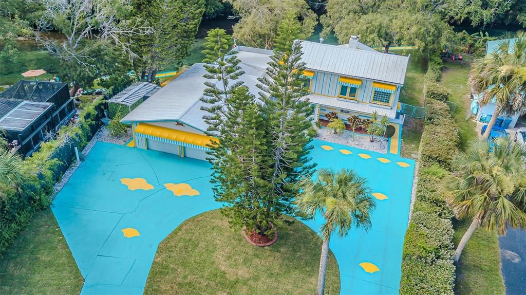 For Sale: $1,300,000 (3 beds, 2 baths, 2343 Square Feet)