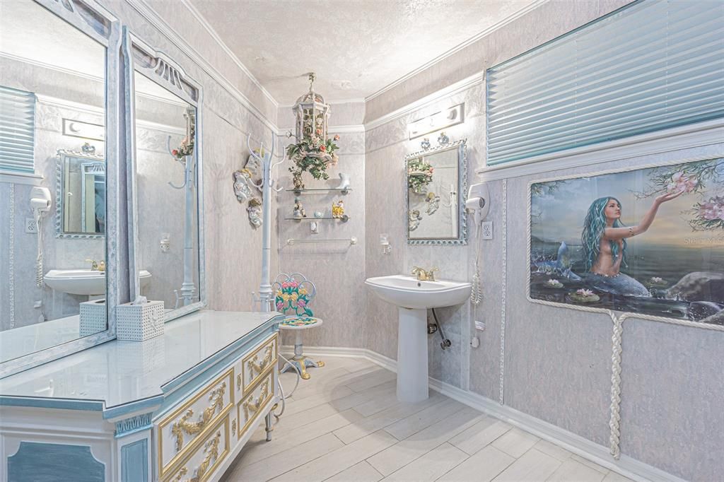 For Sale: $1,300,000 (3 beds, 2 baths, 2343 Square Feet)