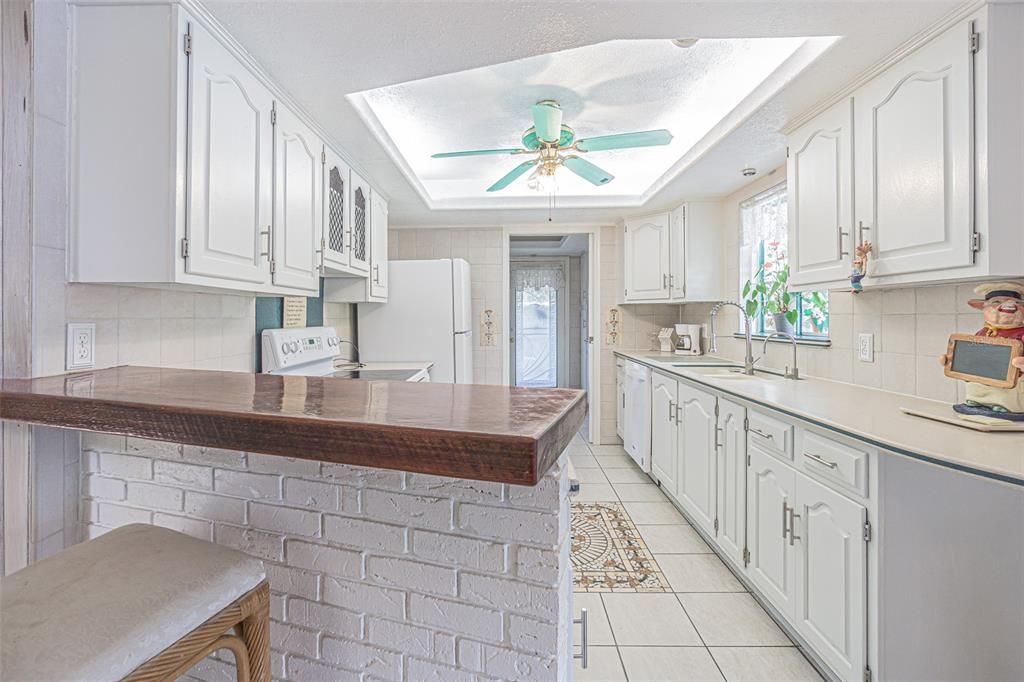 For Sale: $1,300,000 (3 beds, 2 baths, 2343 Square Feet)