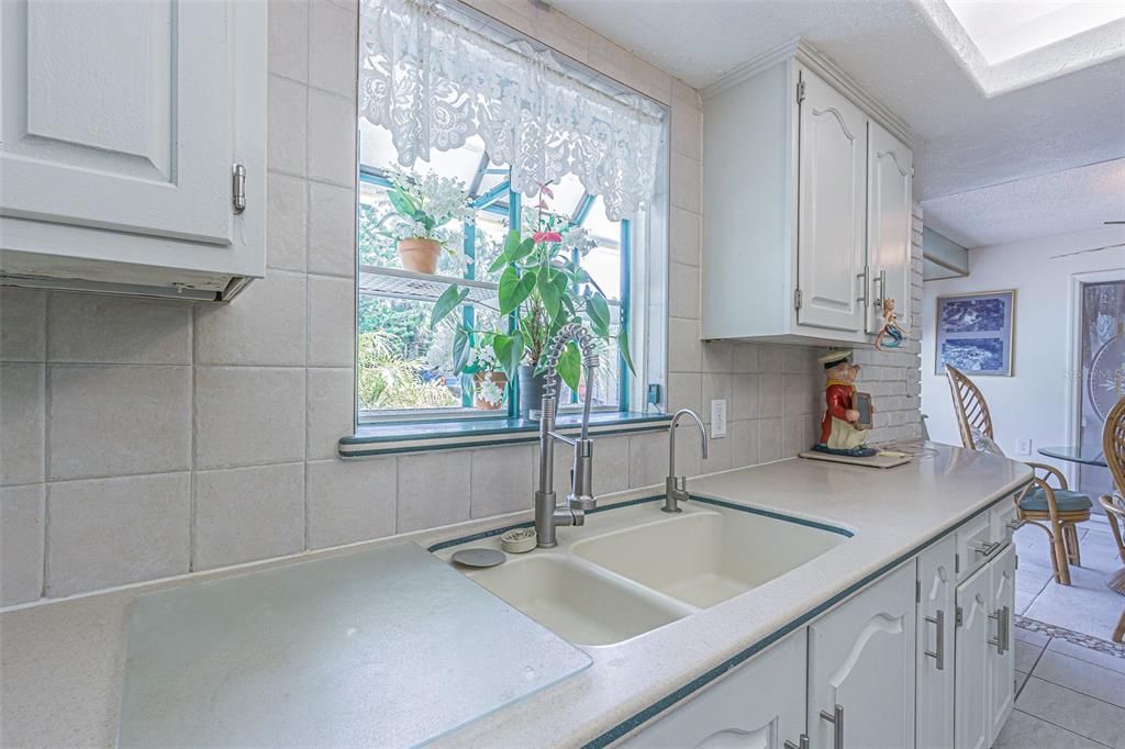 For Sale: $1,300,000 (3 beds, 2 baths, 2343 Square Feet)