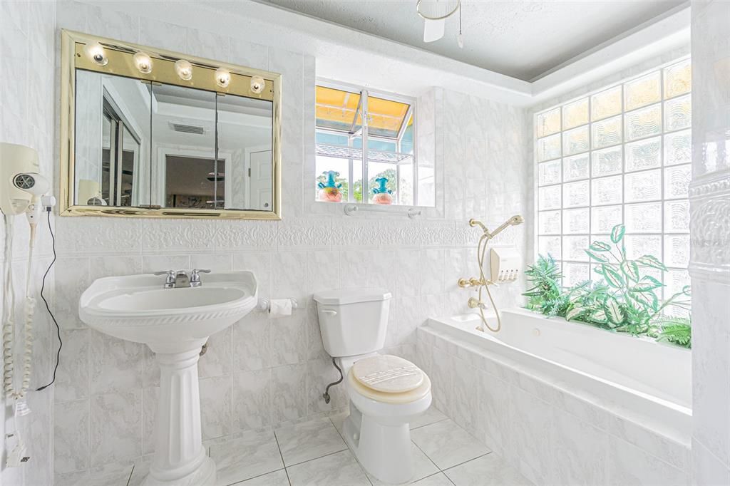 For Sale: $1,300,000 (3 beds, 2 baths, 2343 Square Feet)