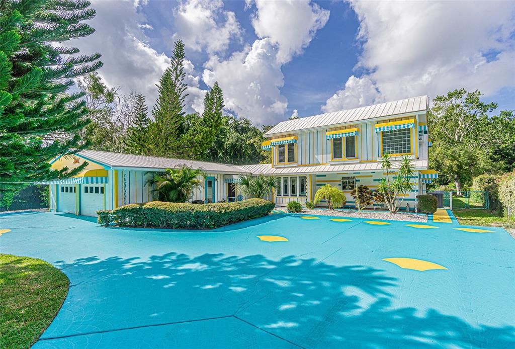 For Sale: $1,300,000 (3 beds, 2 baths, 2343 Square Feet)