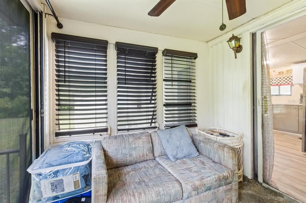 Active With Contract: $130,000 (2 beds, 2 baths, 924 Square Feet)