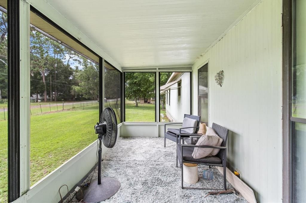 Active With Contract: $130,000 (2 beds, 2 baths, 924 Square Feet)