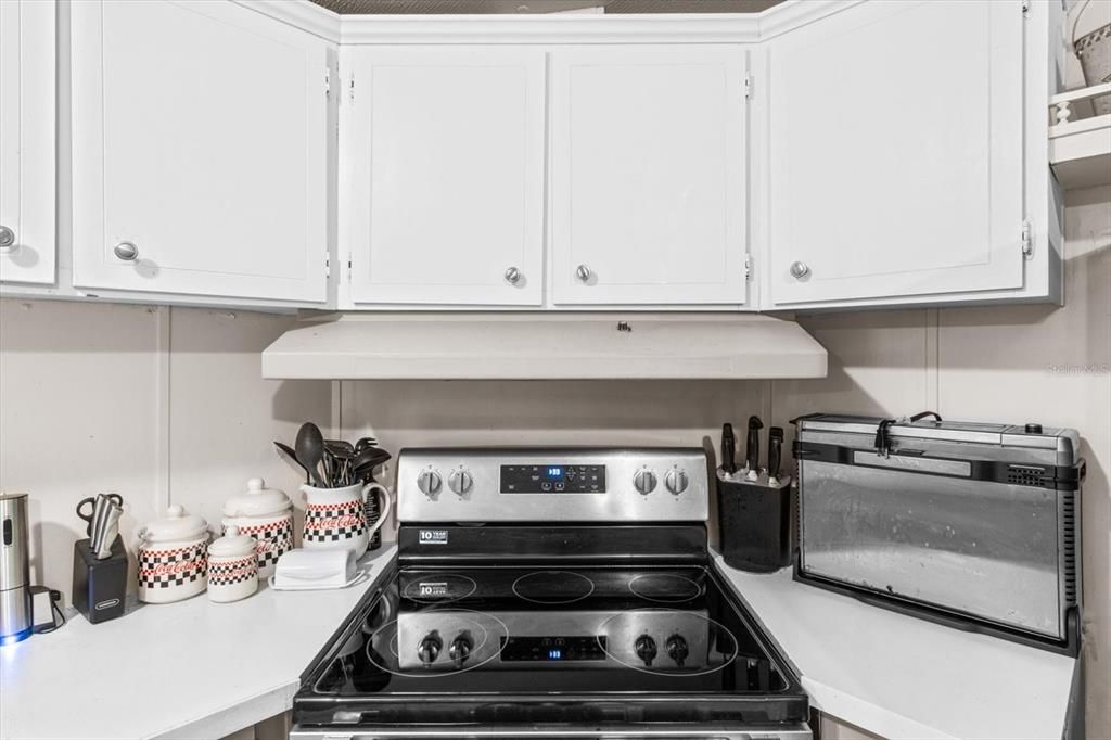 Active With Contract: $130,000 (2 beds, 2 baths, 924 Square Feet)