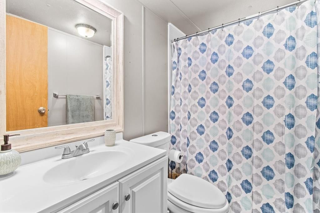 Active With Contract: $130,000 (2 beds, 2 baths, 924 Square Feet)