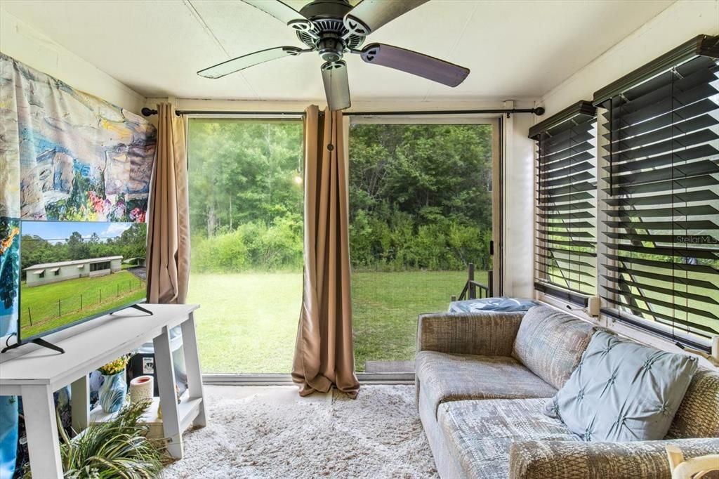 Active With Contract: $130,000 (2 beds, 2 baths, 924 Square Feet)