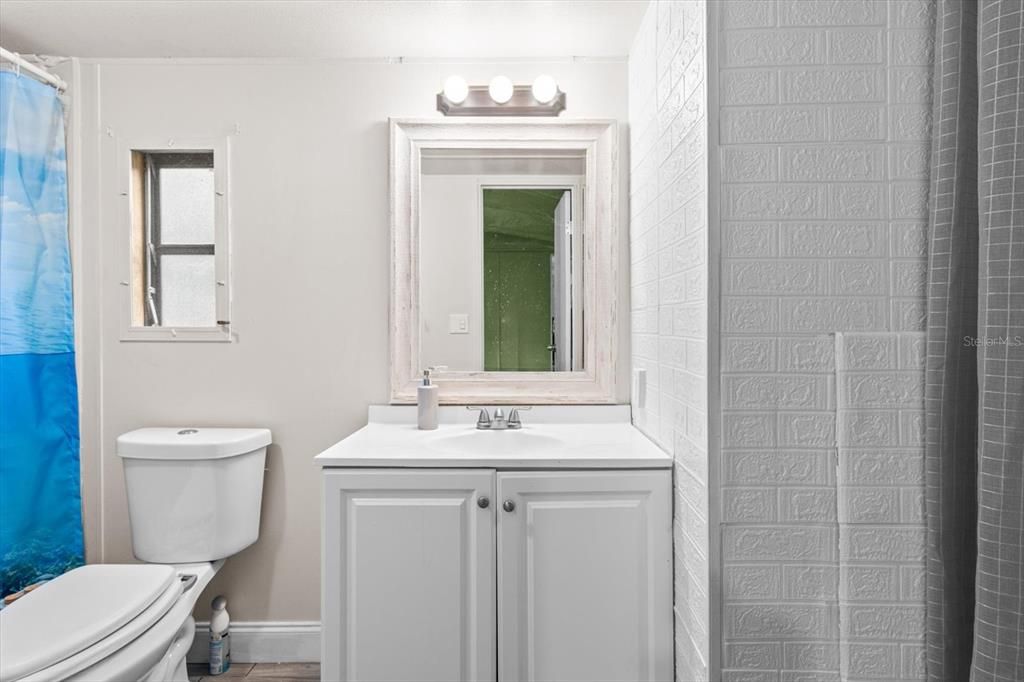 Active With Contract: $130,000 (2 beds, 2 baths, 924 Square Feet)