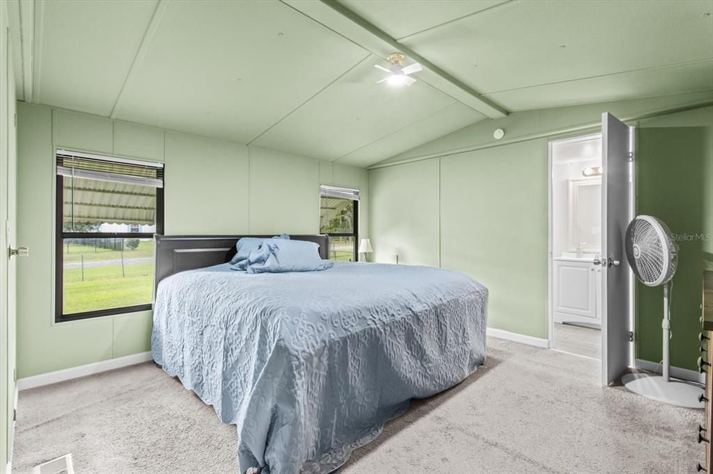 Active With Contract: $130,000 (2 beds, 2 baths, 924 Square Feet)