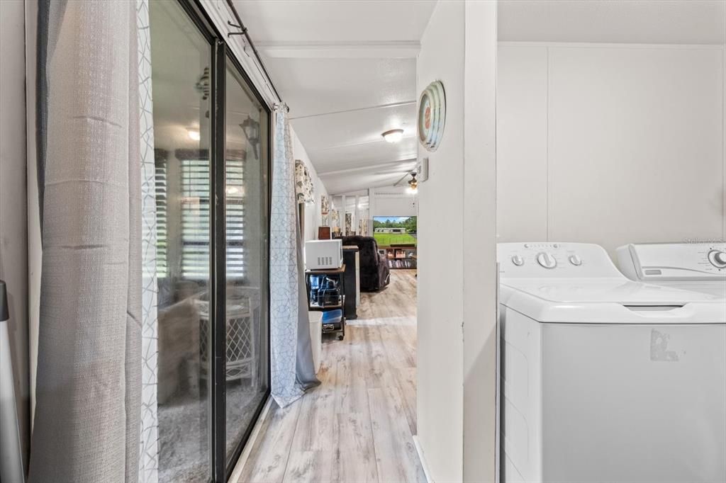 Active With Contract: $130,000 (2 beds, 2 baths, 924 Square Feet)