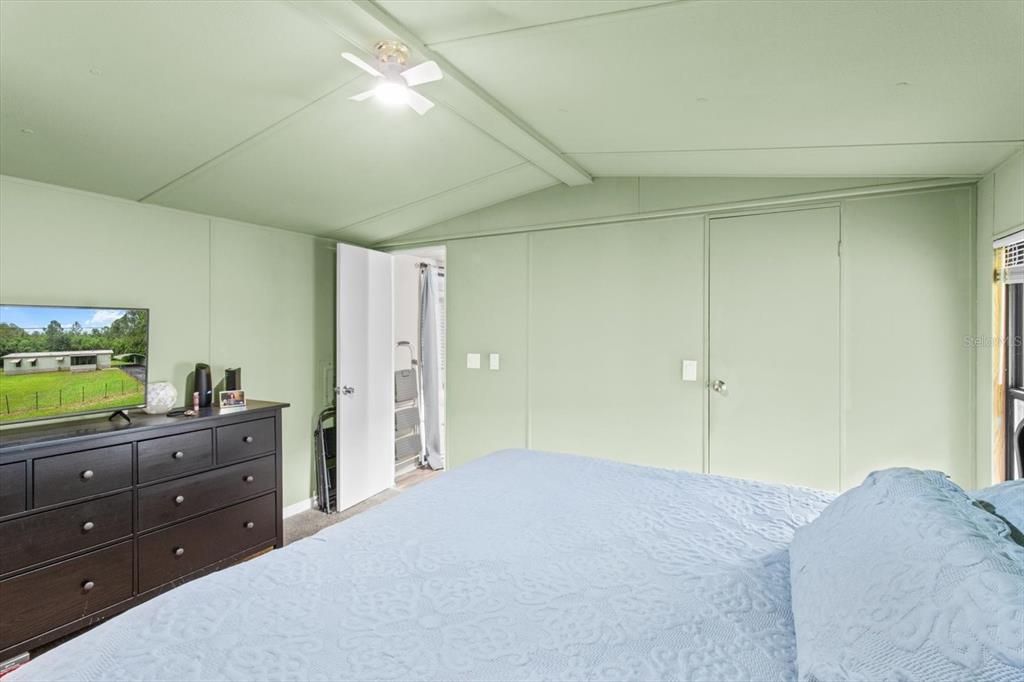 Active With Contract: $130,000 (2 beds, 2 baths, 924 Square Feet)