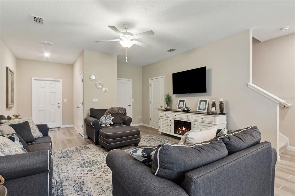 На продажу: $329,000 (3 спален, 2 ванн, 1660 Квадратных фут)