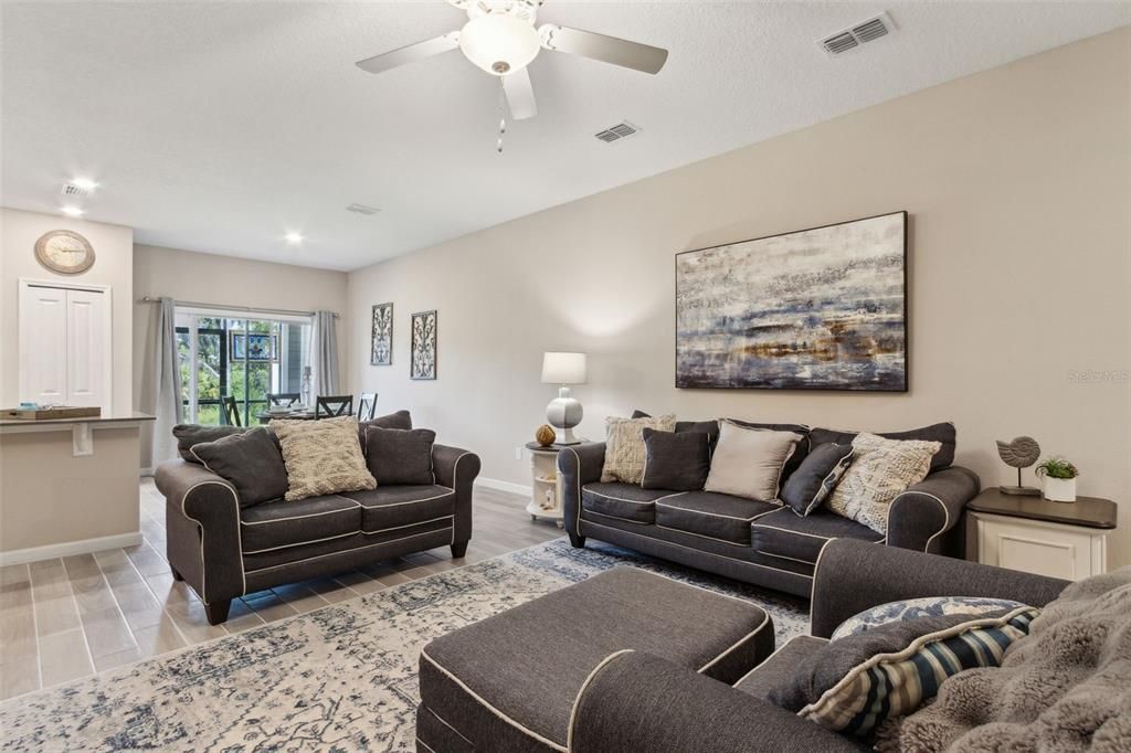 На продажу: $329,000 (3 спален, 2 ванн, 1660 Квадратных фут)