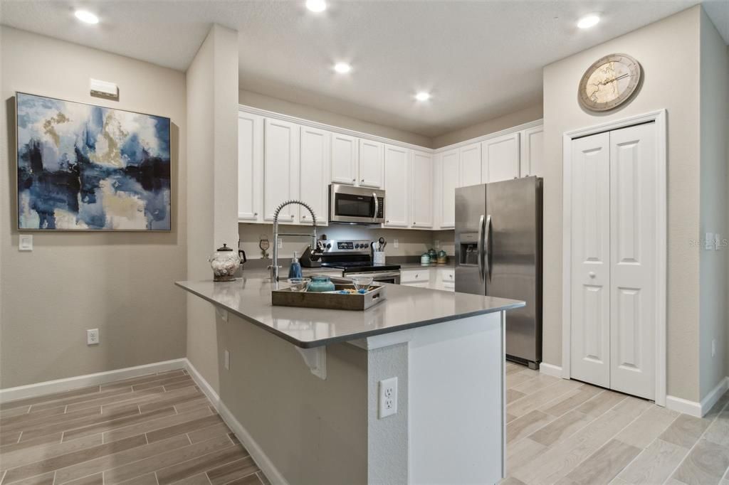 На продажу: $329,000 (3 спален, 2 ванн, 1660 Квадратных фут)