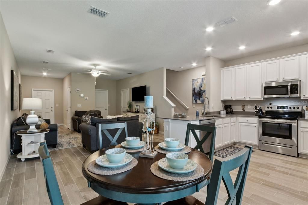 На продажу: $329,000 (3 спален, 2 ванн, 1660 Квадратных фут)