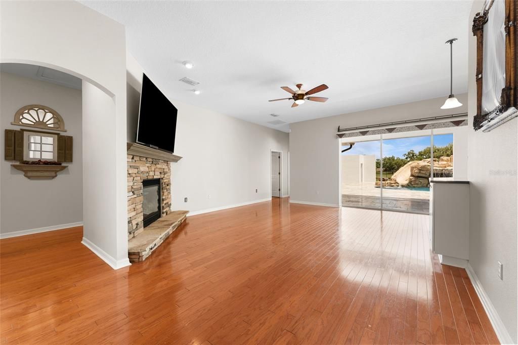 For Sale: $1,750,000 (5 beds, 4 baths, 3098 Square Feet)