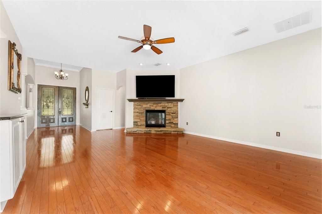 For Sale: $1,750,000 (5 beds, 4 baths, 3098 Square Feet)