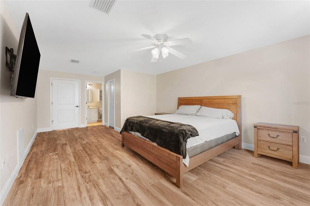 For Sale: $1,750,000 (5 beds, 4 baths, 3098 Square Feet)