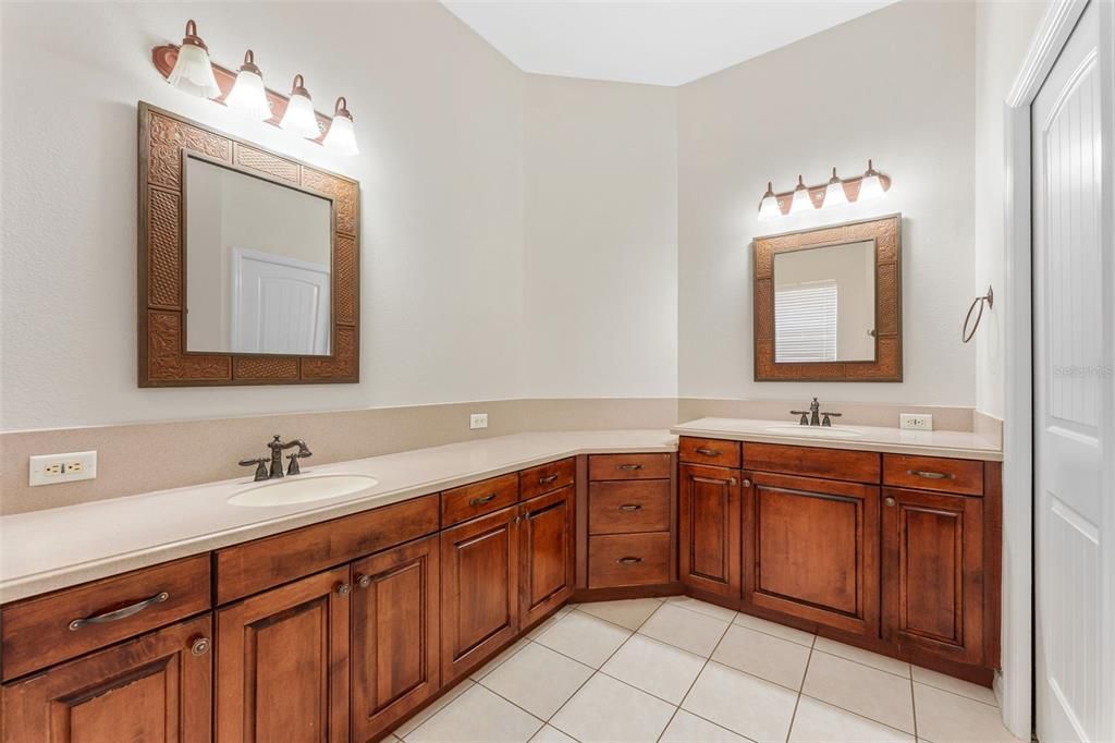 For Sale: $1,750,000 (5 beds, 4 baths, 3098 Square Feet)