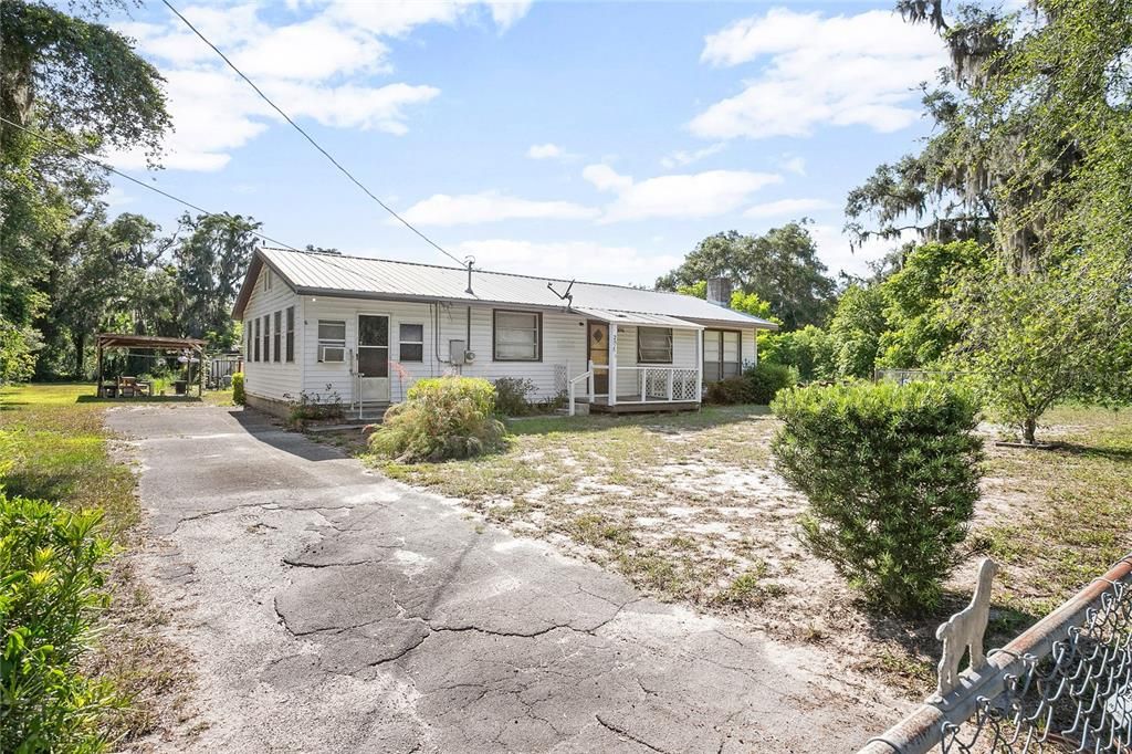 Active With Contract: $249,000 (3 beds, 1 baths, 1066 Square Feet)