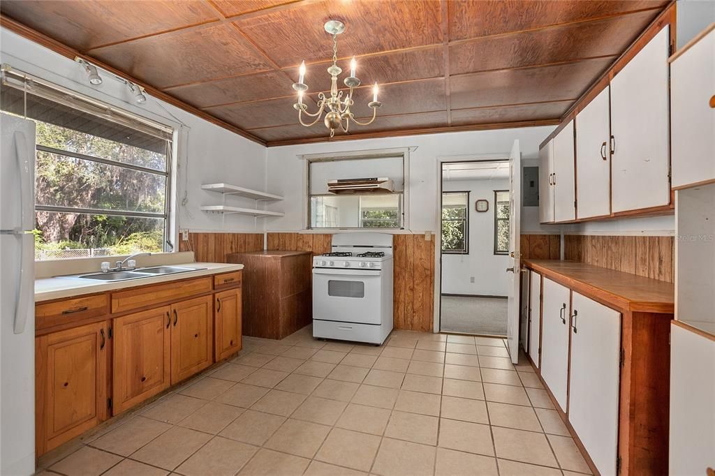 Active With Contract: $249,000 (3 beds, 1 baths, 1066 Square Feet)