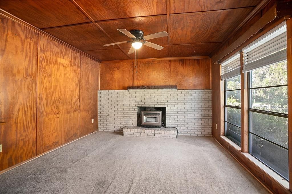 Active With Contract: $249,000 (3 beds, 1 baths, 1066 Square Feet)