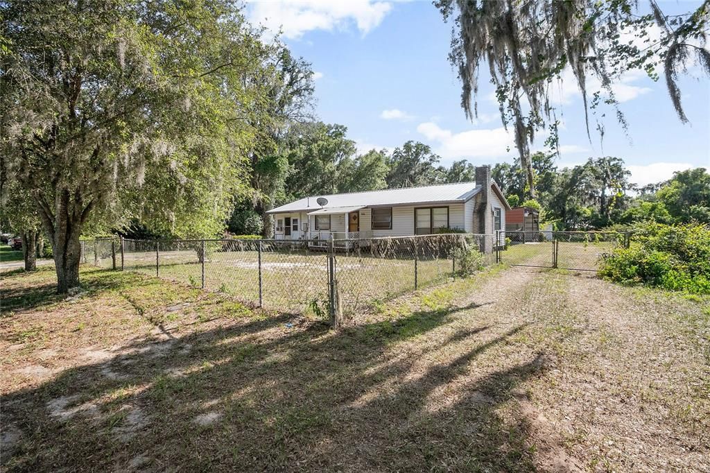 Active With Contract: $249,000 (3 beds, 1 baths, 1066 Square Feet)